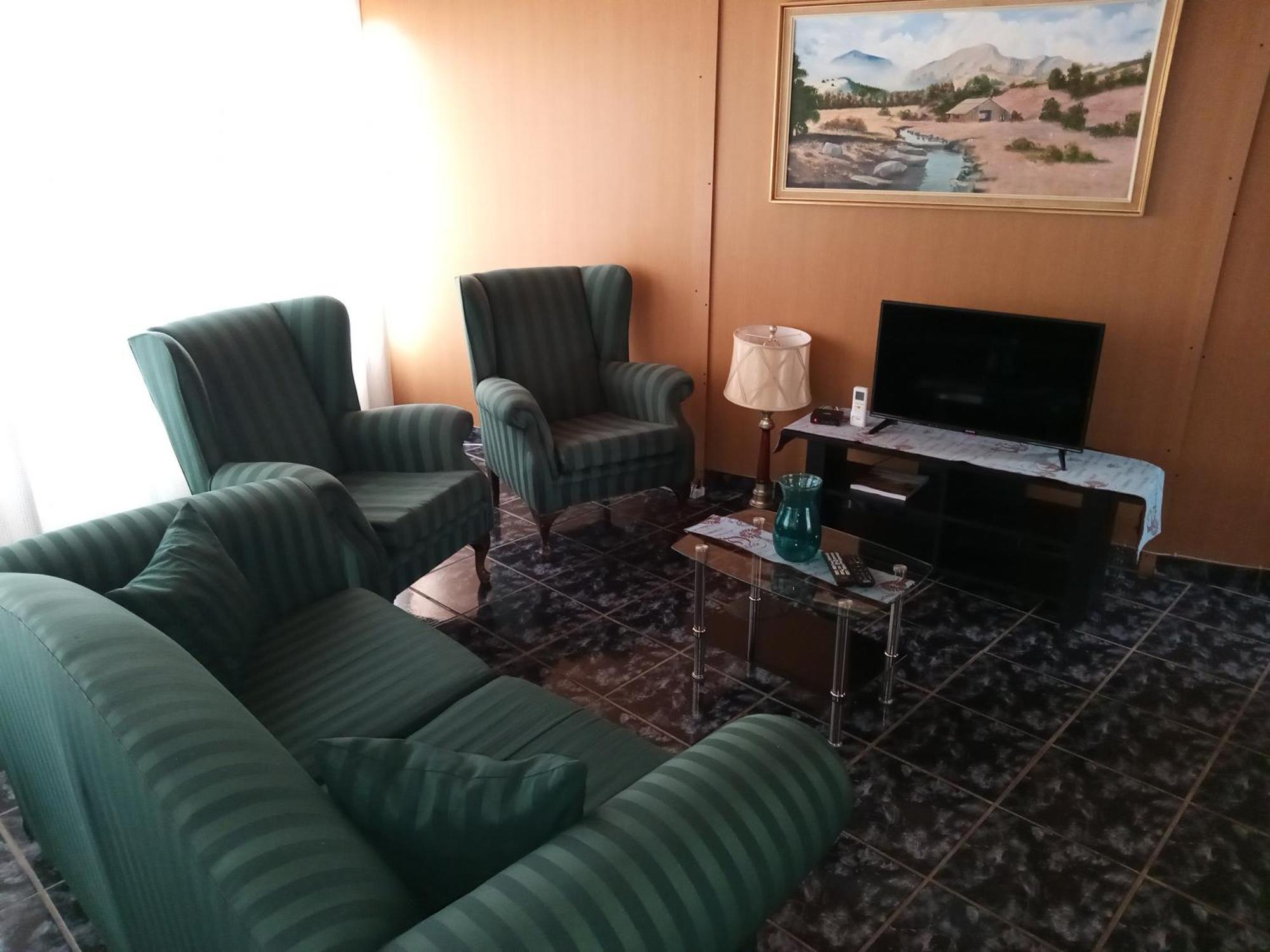 גרייפדאם Sunrose Group Of Guesthouses מראה חיצוני תמונה