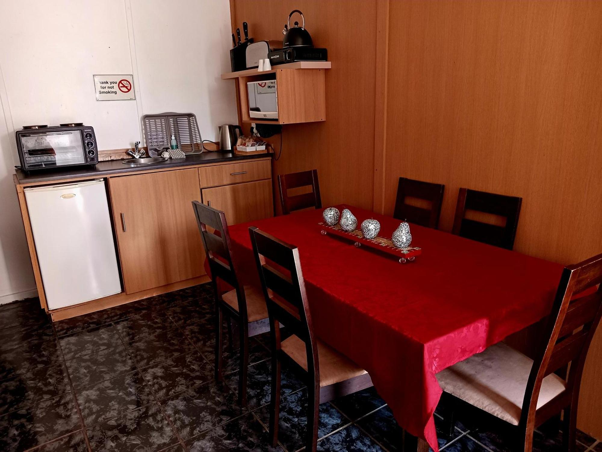 גרייפדאם Sunrose Group Of Guesthouses מראה חיצוני תמונה