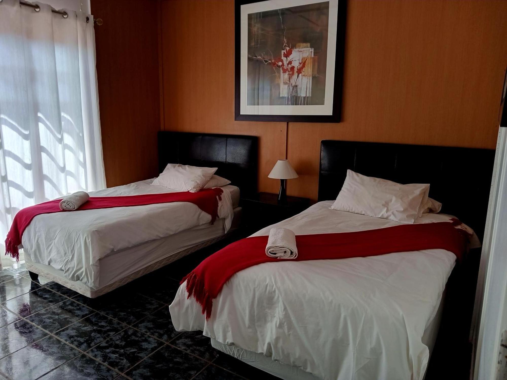 גרייפדאם Sunrose Group Of Guesthouses מראה חיצוני תמונה