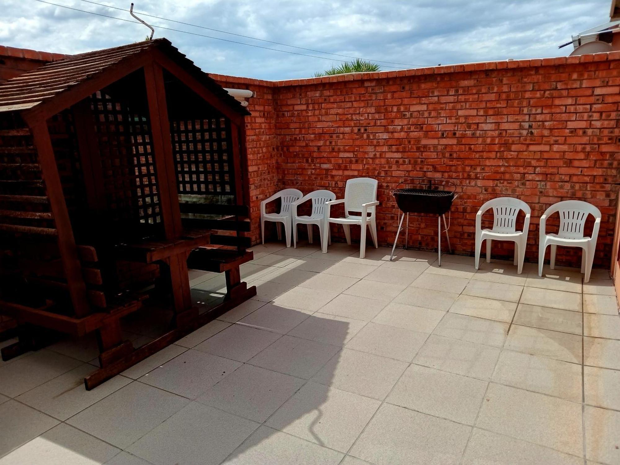 גרייפדאם Sunrose Group Of Guesthouses מראה חיצוני תמונה